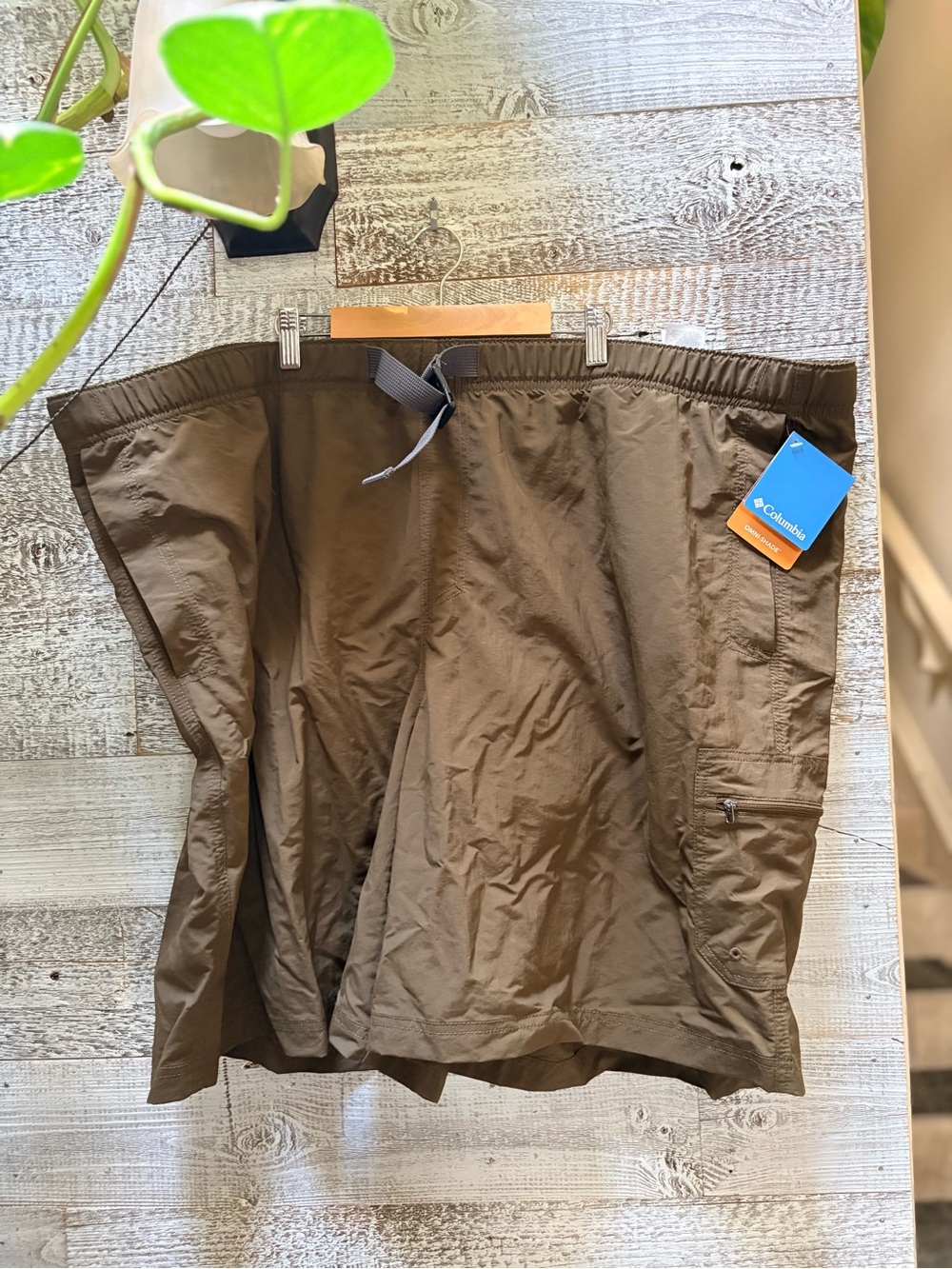 Columbia | NWT "Palmerston Peak" Omni-Shade Outdoors Shorts - 4X Relaxed, Khaki
